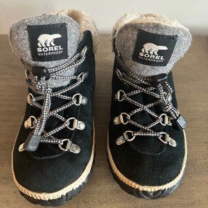 Sorel Black Suede fur lined boys boots